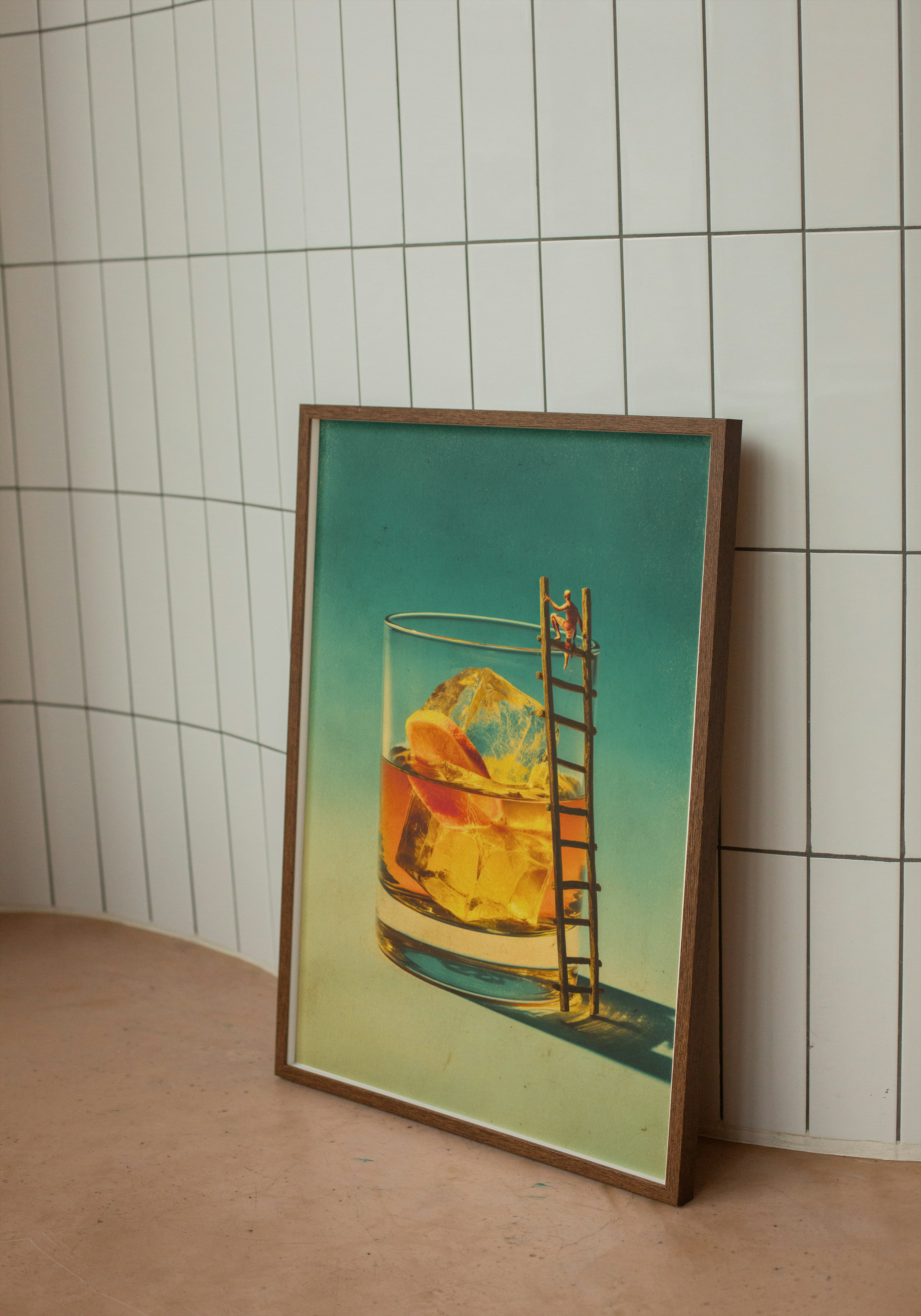 Golden Climb – Retro Cocktail Print